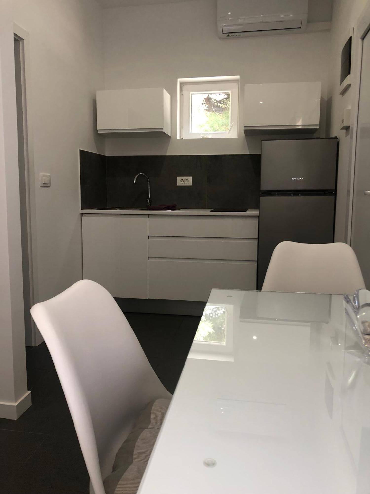 Apartmani Milka I Jozo โอมิช ภายนอก รูปภาพ