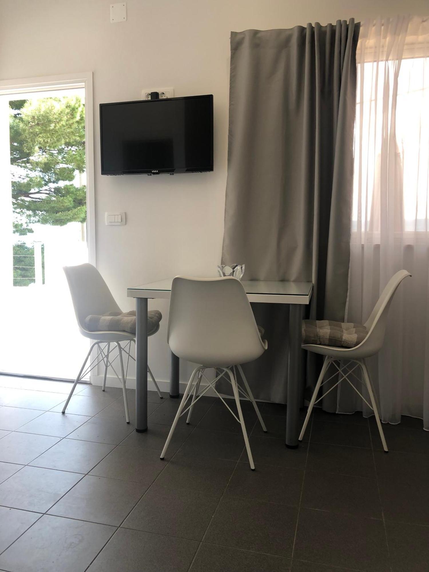Apartmani Milka I Jozo โอมิช ภายนอก รูปภาพ
