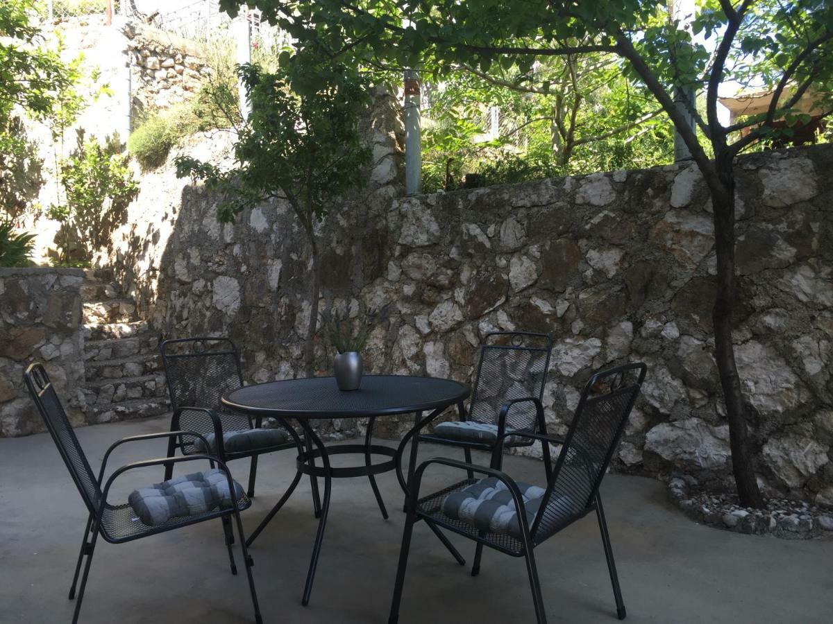 Apartmani Milka I Jozo โอมิช ภายนอก รูปภาพ